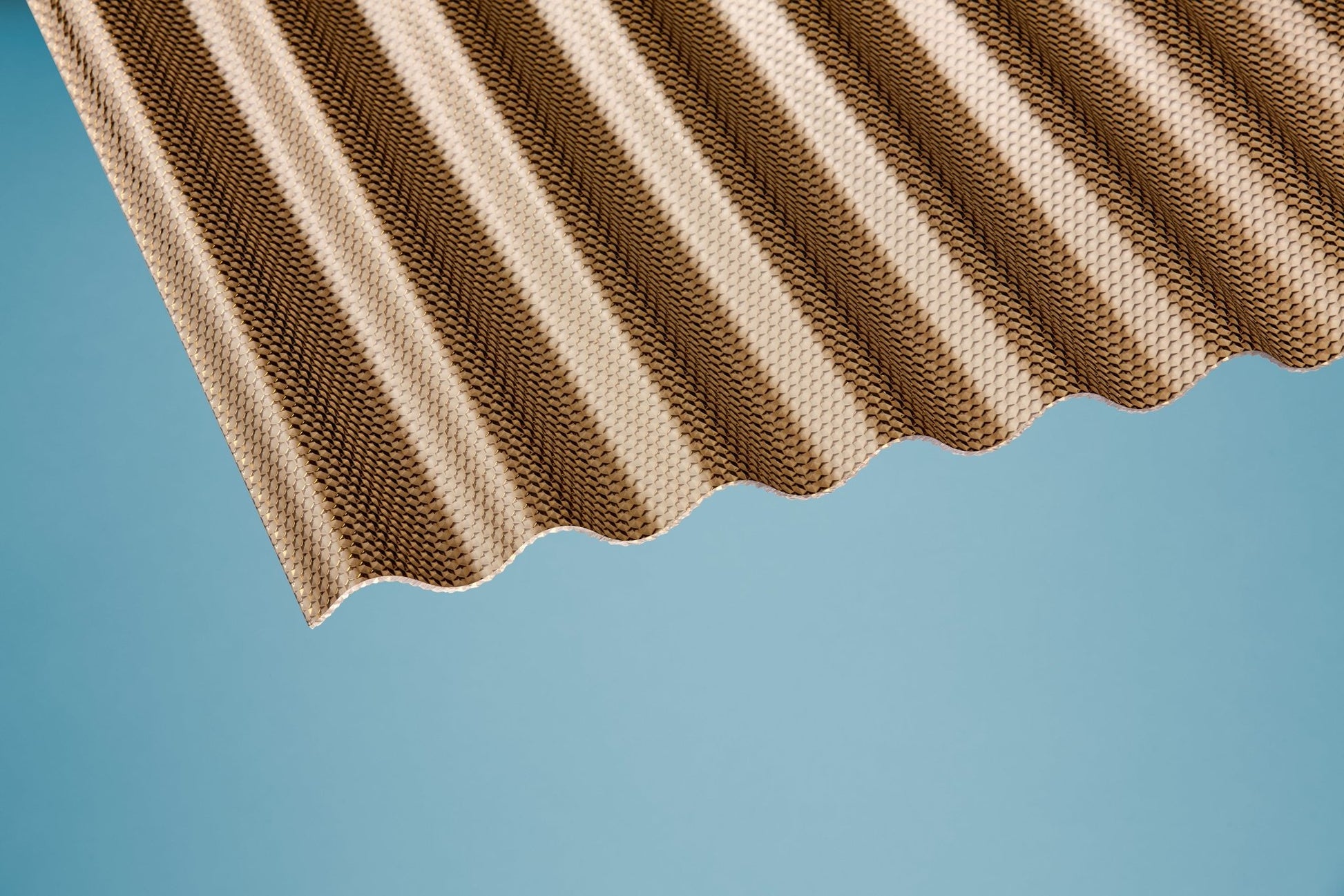 Profilplatte Acryl 3mm Premium Wabe bronze - lichtdurchlässig, bruchsicher & elegant - Plattenprofi24