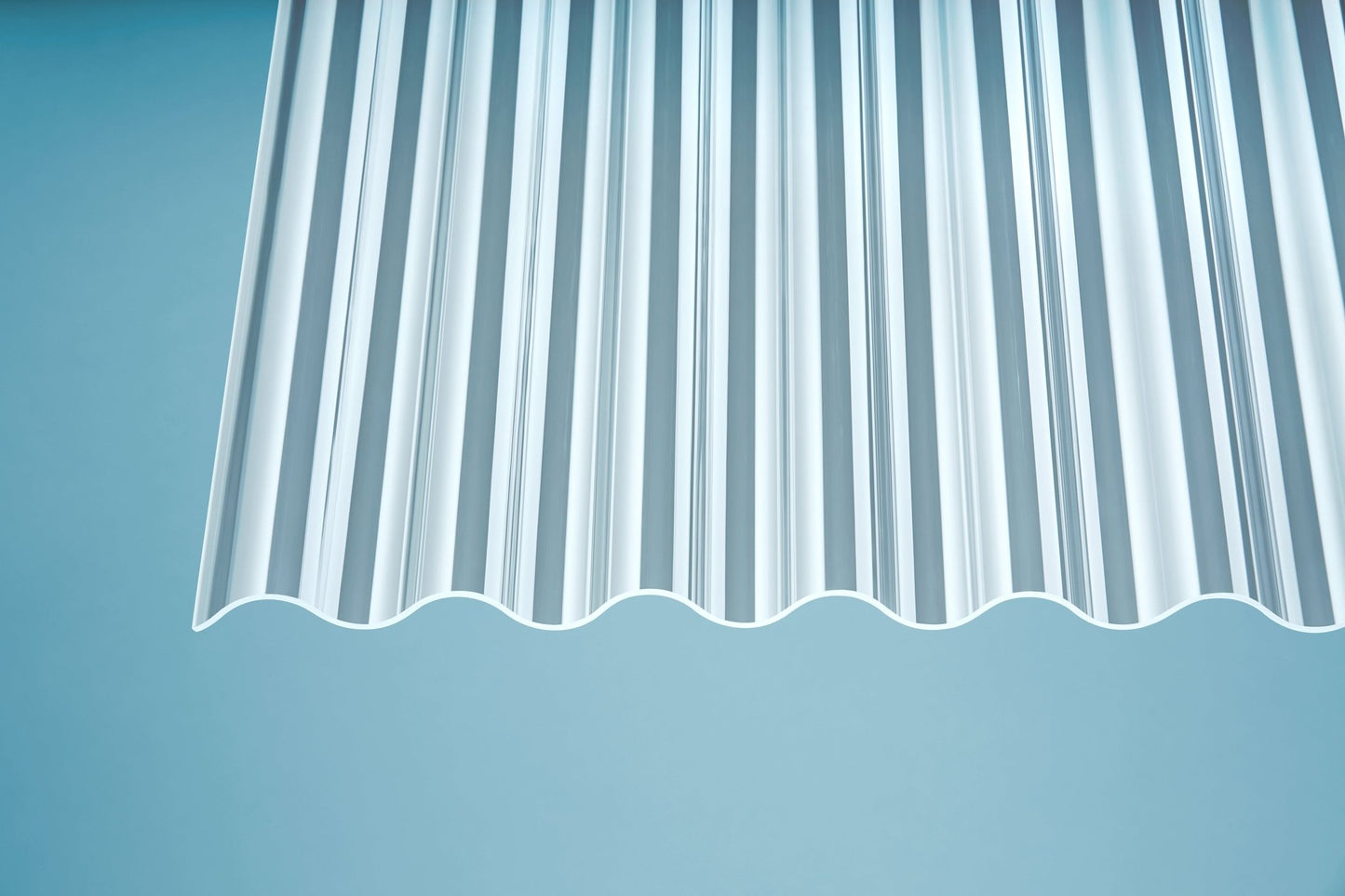 Profilplatte Acryl 3mm Premium klar - Lichtdurchlässigkeit, bruchsicher & elegant - Plattenprofi24