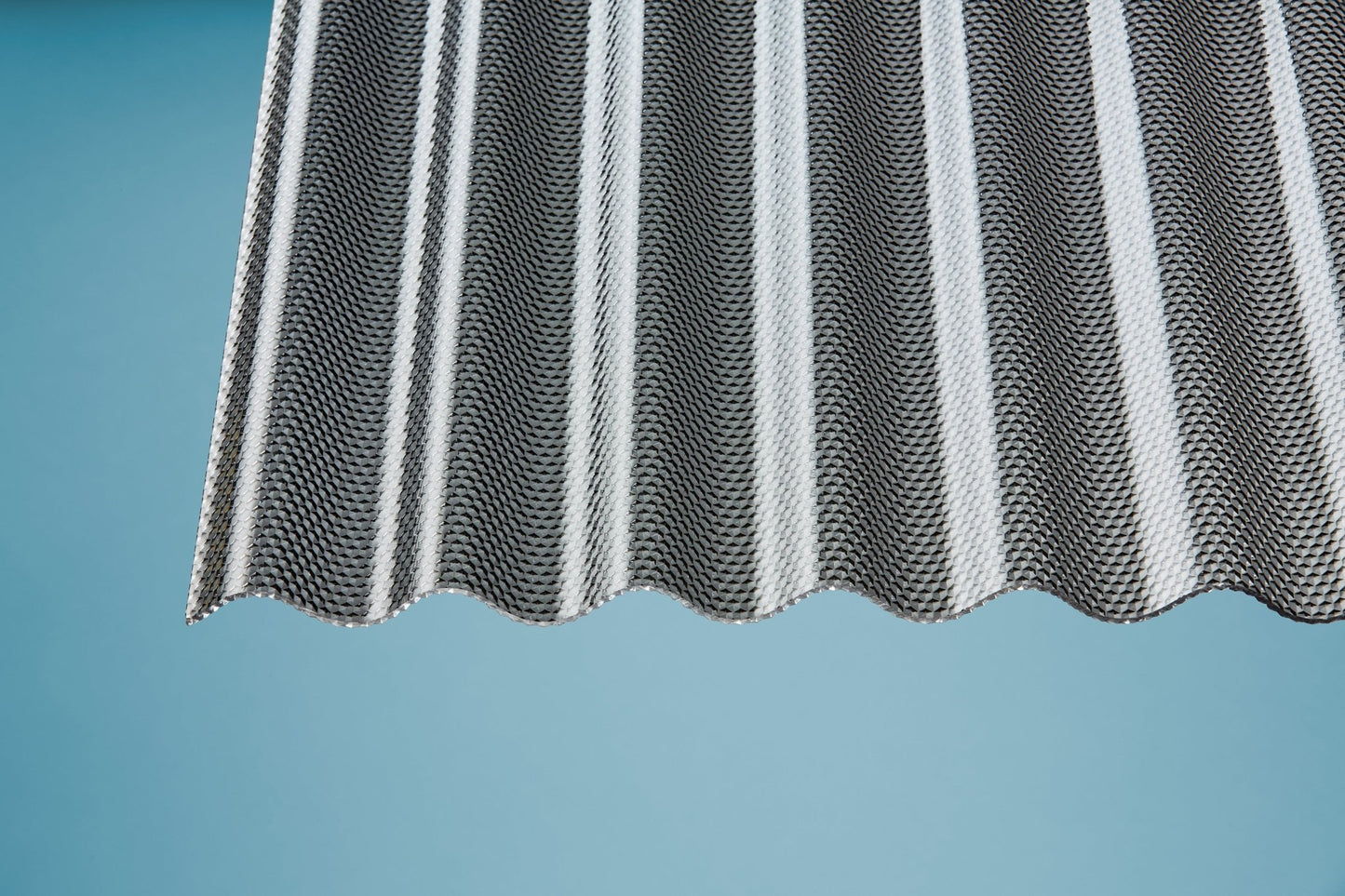Profilplatte Acryl 3mm Premium Wabe graphit - hohe Schlagfestigkeit, maximale Lichtdurchlässigkeit - Plattenprofi24