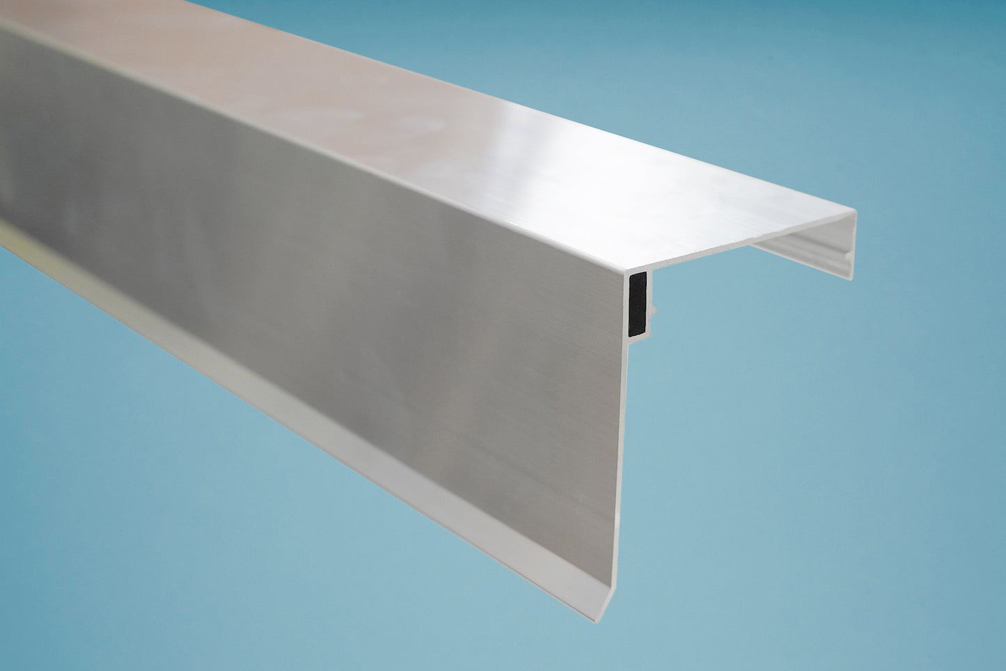 Aluminium Zierklemmdeckel Silber pressblank mit Wetterschenkel für Profile