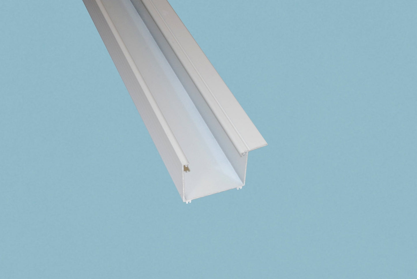 Hochwertige Regenrinne aus Aluminium Weiß für effiziente Wasserableitung - Plattenprofi24