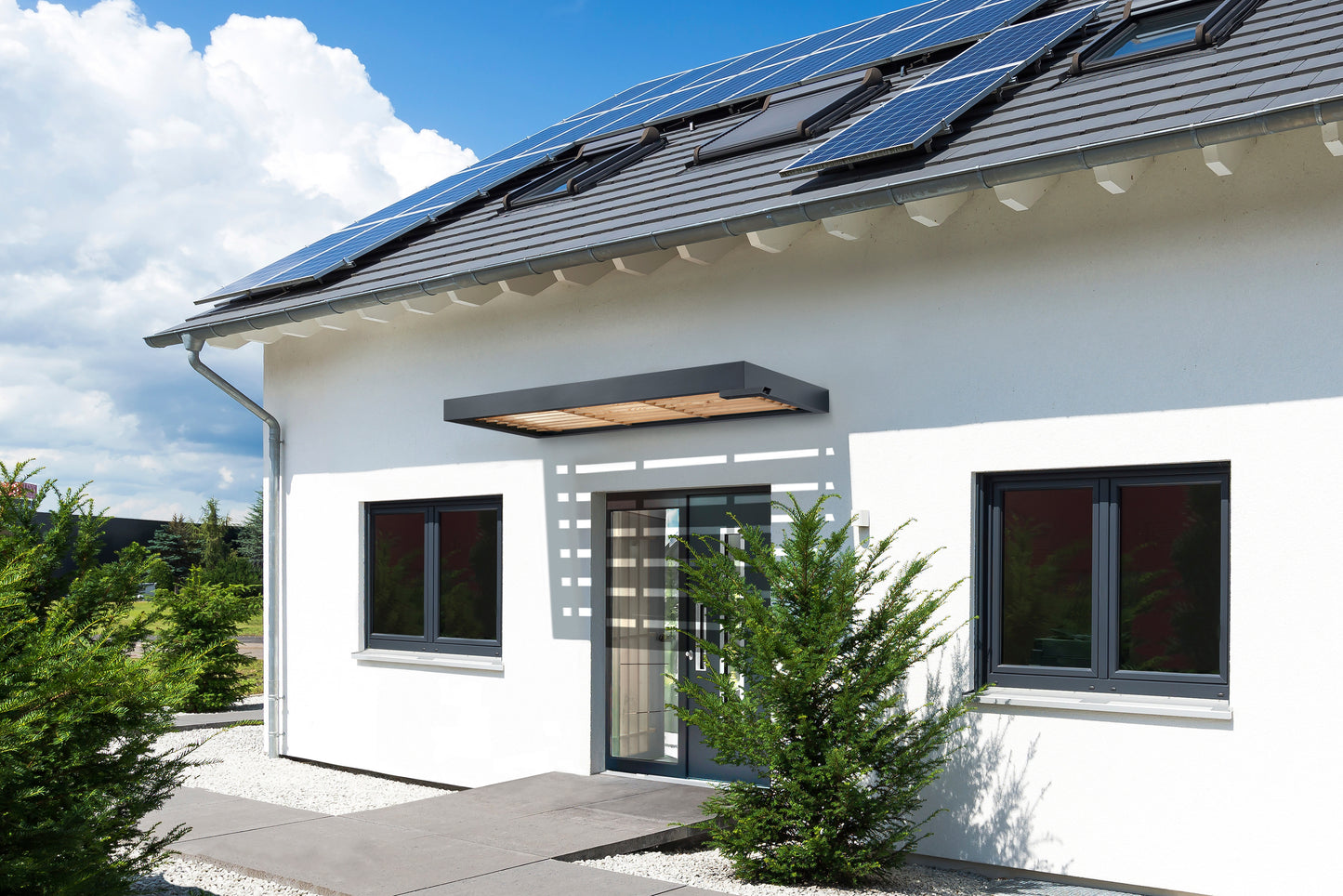 Haustürvordach Timber-Line Anthrazit – Modernes Rechteckvordach in Holzoptik
